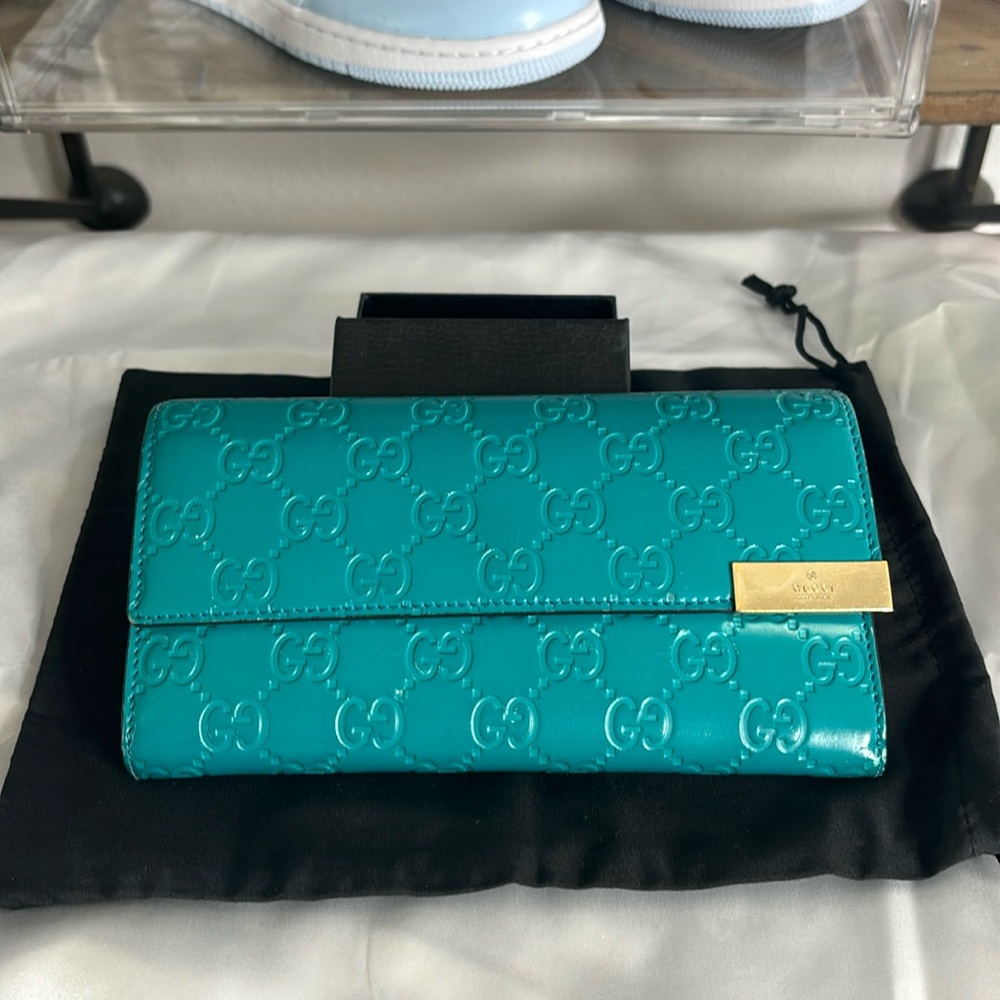 SOLD♥️. Gucci Teal Snap Wallet🩵
